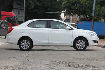 2015款奇瑞E3 1.5L手动风尚型