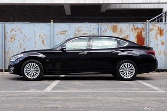 2015款英菲尼迪Q70L 2.5L奢华版