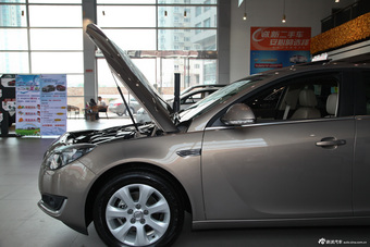 2014款君威2.0自动领先时尚型