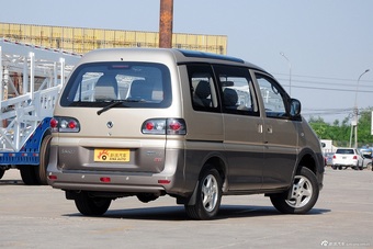 2015款菱智M3 1.6L 7座豪华型