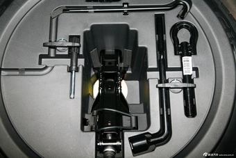 2013款吉利帝豪EC7两厢1.5L手动进取型
