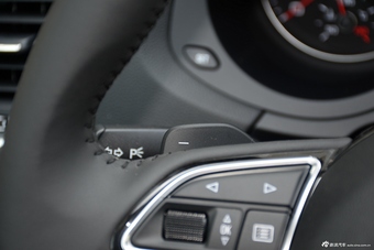 2016款奥迪Q3 2.0T自动quattro全时四驱35TFSI风尚型