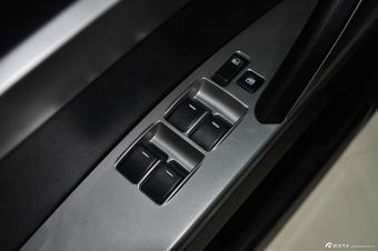 2012款奥轩GX5 2.0L手动两驱天窗版