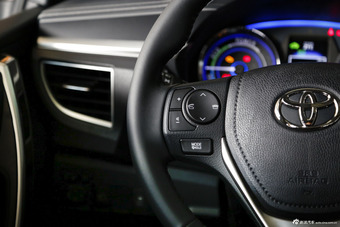 2016款卡罗拉双擎1.8L自动旗舰版