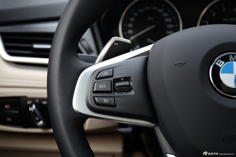 2016款宝马2系旅行车220i 2.0T自动豪华设计套装