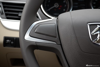 2016款宝骏730 1.5L手动标准版5座