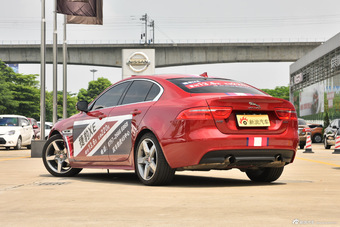 2015款捷豹XE R-SPORT 2.0T自动i4 Ti (240PS)