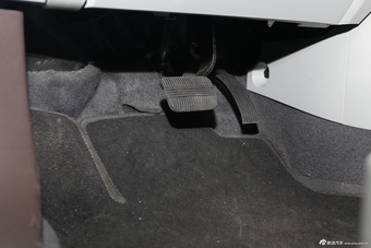 2014款纳智捷 5 Sedan荣耀导航版 1.8T自动尊贵型