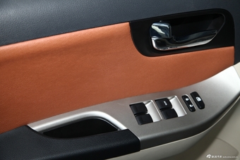 2013款海马S7 2.0L自动智尚版