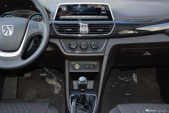 2016款宝骏630 1.5L手动舒适型