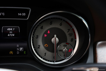 2015款奔驰GLA260 2.0T自动4MATIC 运动型