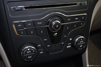 2013款奔腾B50 1.8L自动尊贵型