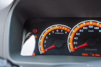 2015款比亚迪全新F3节能版1.5L手动尊贵型