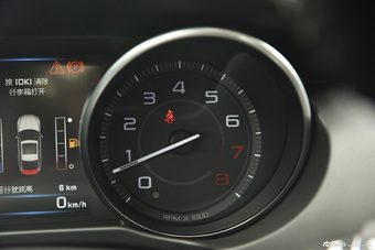 2015款捷豹XE R-SPORT 2.0T自动i4 Ti (200PS)