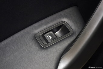 2013款新桑塔纳1.6L自动舒适型吉祥黑