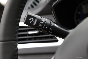 2015款悦翔V7 1.6L自动乐趣型