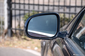 2016款捷豹XJL 2.0T自动两驱典雅商务版