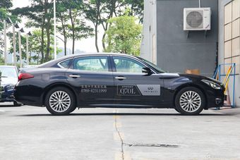 2015款英菲尼迪Q70L 2.5L奢华版