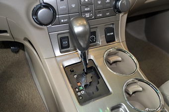 2012款汉兰达2.7L自动两驱豪华版7座