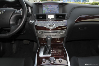 2015款英菲尼迪Q70L 2.5L奢华版