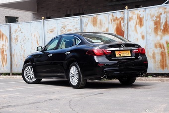 2015款英菲尼迪Q70L 2.5L奢华版