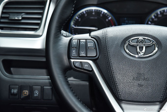 2015款汉兰达2.0T自动四驱豪华版7座