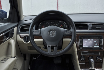 2013款朗逸改款1.4TSI DSG豪华版