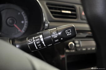 2012款起亚K2 1.4L自动炫酷纪念版两厢