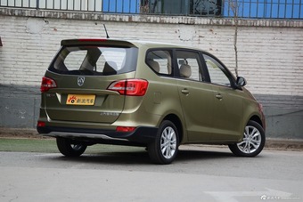 2016款宝骏730 1.5L手动标准版5座