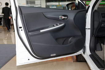 2013款卡罗拉特装版1.8L CVT至酷版GL-i图片