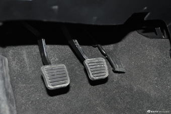 2012款奥轩GX5 2.0L手动两驱天窗版