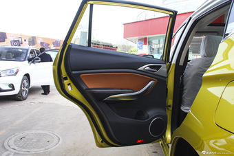 2016款比亚迪宋2.0TID自动尊贵型