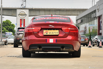 2015款捷豹XE R-SPORT 2.0T自动i4 Ti (240PS)