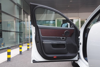 2015款捷豹XJL80周年版