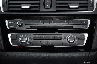 2016款宝马1系118i 1.5T自动都市设计套装