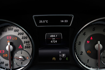 2015款奔驰GLA260 2.0T自动4MATIC 运动型