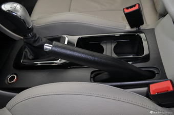 2013款奔腾B50 1.6L手动尊贵型