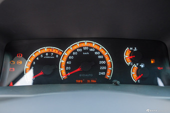 2015款比亚迪全新F3节能版1.5L手动尊贵型