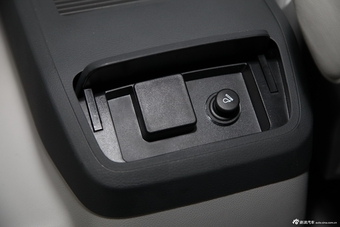 2013款瑞风M5 2.0T自动商务版