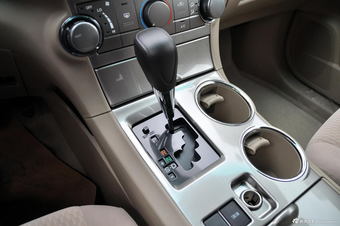 2013款汉兰达2.7L自动两驱紫金版5座