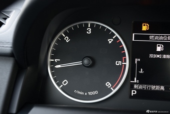 2016款第四代发现3.0T自动SDV6 HSE 柴油版