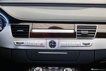 2014款奥迪A8L 3.0T自动45TFSI quattro专享型