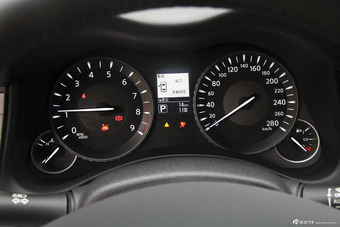 2015款英菲尼迪Q70L 2.5L豪华版