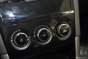 2013款东风标致408 2.0L手动舒适版