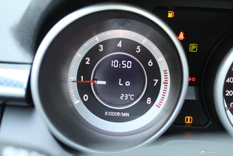 2015款奔腾X80 1.8T自动运动型