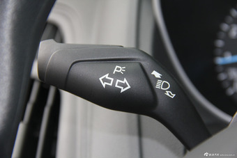 2015款福克斯三厢1.6L自动舒适型