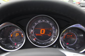 2013款雪铁龙C4L 1.6THP自动劲智版