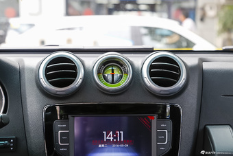 2016款北京BJ40L 2.0T手动四驱尊贵版