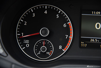 2015款帕萨特1.8T DSG至尊版