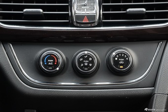 2016款宝骏630 1.5L手动标准型